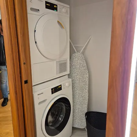 Luxe-pole à 100m De Monaco